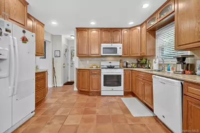 25 Avondale Road, Yonkers, NY 10710 - Photo 17