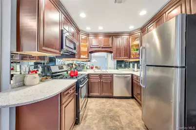 17 Hunter Drive, Central Islip, NY 11722 - Photo 7