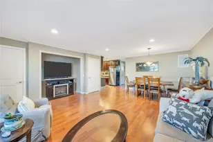 17 Hunter Dr, Central Islip, NY 11722 - Photo 5