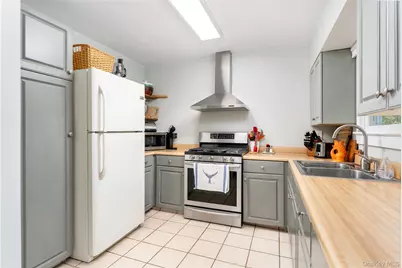 8 Foxboro Road, Hampton Bays, NY 11946 - Photo 17