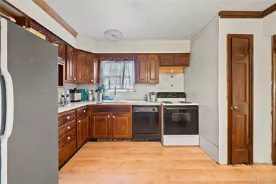 99 Brooklyn Avenue, West Babylon, NY 11704 - Photo 7