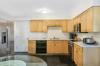 34 Wards Lane, Bellport, NY 11713 - Photo 7