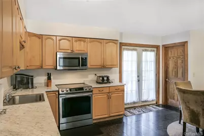 34 Wards Lane, Bellport, NY 11713 - Photo 9