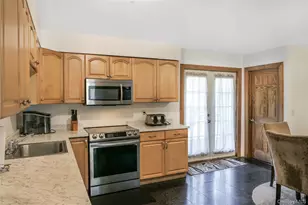 34 Wards Ln, Bellport, NY 11713 - Photo 9