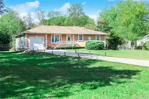 34 Wards Ln, Bellport, NY 11713 - Photo 3