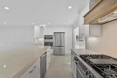 33 6th Avenue, Massapequa Park, NY 11762 - Photo 11