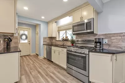 100 Nassau Avenue, Malverne, NY 11565 - Photo 9