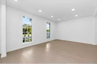 233 Roxbury Road S, Garden City South, NY 11530 - Photo 3