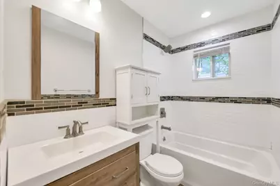 30 Harding Road, Ronkonkoma, NY 11779 - Photo 19