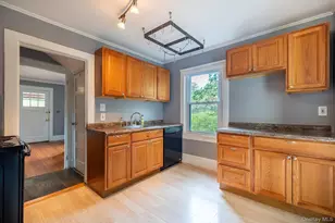 221 N Greeley Ave, Chappaqua, NY 10514 - Photo 9