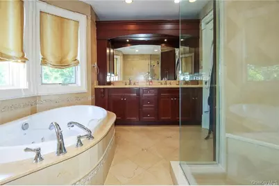 24 Steamboat Road, Great Neck, NY 11024 - Photo 19