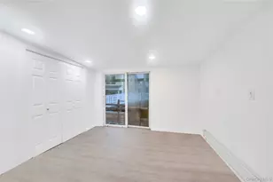 21 Van Brunt Rd, New York, NY 11693 - Photo 5