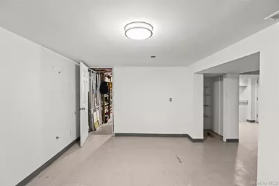 9 Riviera Parkway, Lindenhurst, NY 11757 - Photo 11