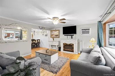 9 Riviera Parkway, Lindenhurst, NY 11757 - Photo 3