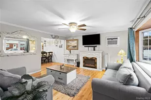 9 Riviera Pkwy, Lindenhurst, NY 11757 - Photo 3