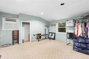 9 Riviera Pkwy, Lindenhurst, NY 11757 - Photo 9