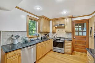 10 Edna St, White Plains, NY 10606 - Photo 15