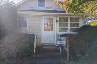 8 Woodburn St, Patchogue, NY 11772 - Photo 5