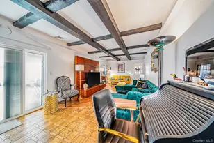 28 Winfield Davis Dr, Coram, NY 11727 - Photo 9