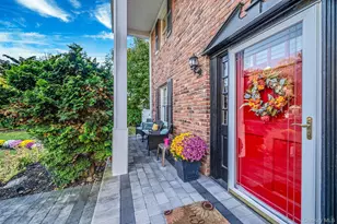 28 Winfield Davis Dr, Coram, NY 11727 - Photo 5