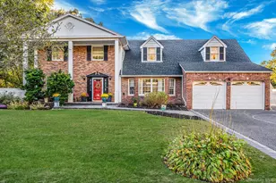 28 Winfield Davis Dr, Coram, NY 11727 - Photo 3