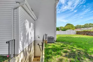 112 Chanel Dr E, Shirley, NY 11967 - Photo 33