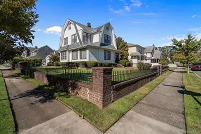 29 Summit Avenue, Lynbrook, NY 11563 - Photo 5