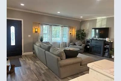 313 Lexington Avenue, West Babylon, NY 11704 - Photo 3