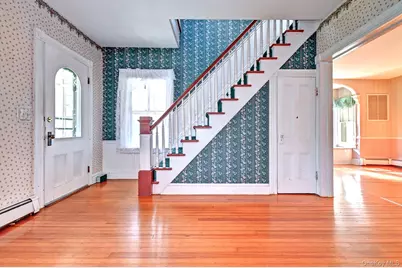 214 Foster Avenue, Sayville, NY 11782 - Photo 3