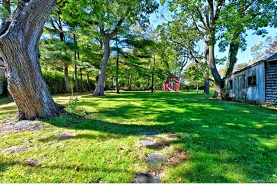 214 Foster Avenue, Sayville, NY 11782 - Photo 25