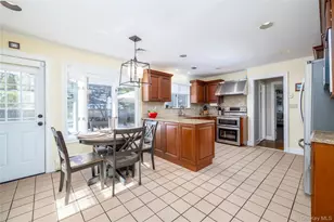 3 Cash Ln, Rockville Centre, NY 11570 - Photo 9