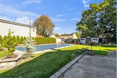 102 Lafayette Street, Copiague, NY 11726 - Photo 15