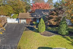 5 Torrey Pine Ln, Medford, NY 11763 - Photo 3