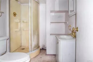 4 Parade Pl, New Windsor, NY 12553 - Photo 17