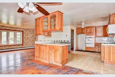 4 Parade Place, New Windsor, NY 12553 - Photo 9