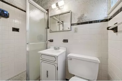 18 Dunhill Road, Manhasset Hills, NY 11040 - Photo 13