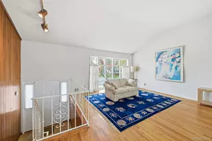 18 Dunhill Rd, Manhasset Hills, NY 11040 - Photo 3