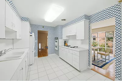 18 Dunhill Road, Manhasset Hills, NY 11040 - Photo 7