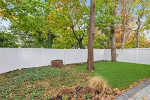 2 Arbor Gate, Old Bethpage, NY 11804 - Photo 9