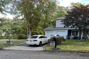 3 Club House Ln, Manorville, NY 11949 - Photo 3