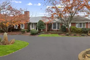 246 Briarwood Crossing, Lawrence, NY 11559 - Photo 3