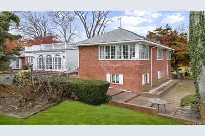 246 Briarwood Crossing, Lawrence, NY 11559 - Photo 9