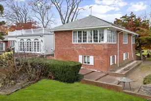 246 Briarwood Crossing, Lawrence, NY 11559 - Photo 9