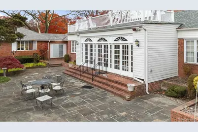 246 Briarwood Crossing, Lawrence, NY 11559 - Photo 13