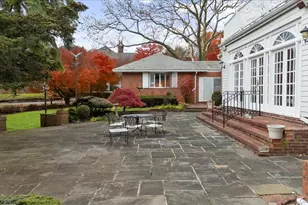 246 Briarwood Crossing, Lawrence, NY 11559 - Photo 11