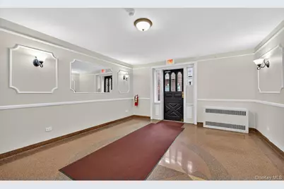 8 Welwyn Road #3F, Great Neck, NY 11021 - Photo 3