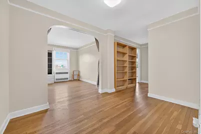 8 Welwyn Road #3F, Great Neck, NY 11021 - Photo 5