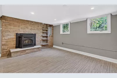21 Crest Court, Hopewell Junction, NY 12533 - Photo 33