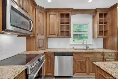 21 Crest Court, Hopewell Junction, NY 12533 - Photo 17