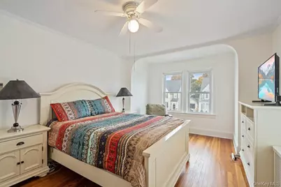 80 Munro Boulevard, Valley Stream, NY 11581 - Photo 11